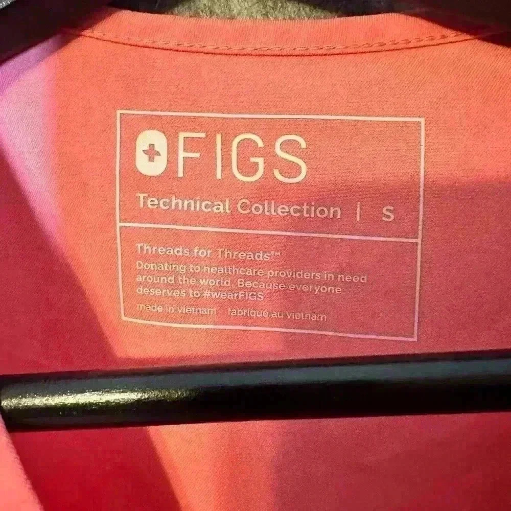 Figs Women's Pink V-Neck Top - Picture 4 of 4